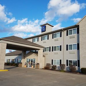 Oak Hill Inn & Suites